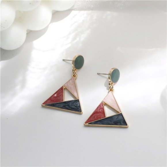 ♠️ NEW Gold Triangle Trendy Earrings - Picture 4 of 6